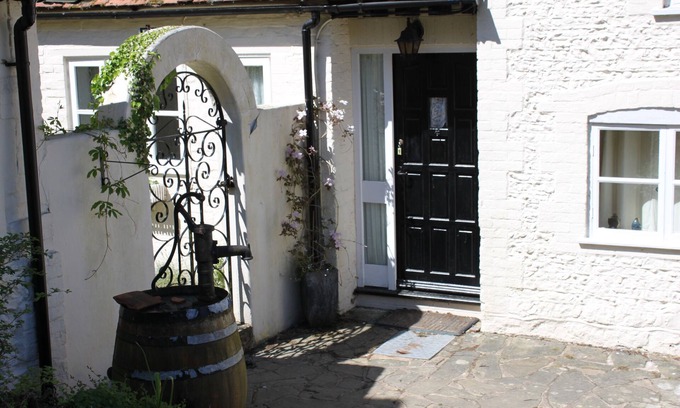 Midhurst Apartment | Annex in Heyshott, near Midhurst, in heart of the South Downs National Park