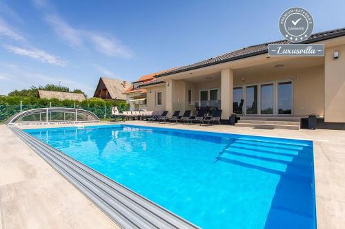 Vonyarcvashegy Villa | Antónia Luxusvilla