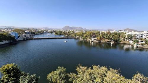 Lake Swaroop Sagar House | Antariksh