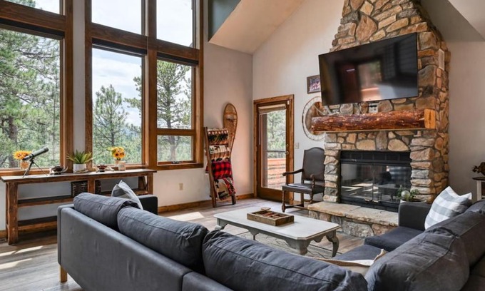 Woodland Park House | Antlers Ridge, Private Hot Tub, 3 Decks, MTN Views
