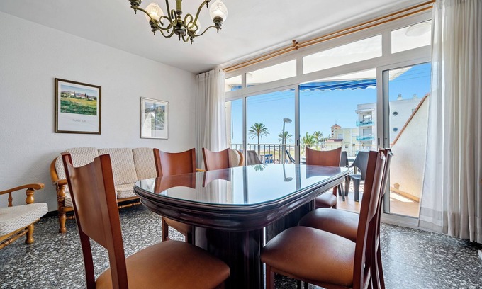 Sant Salvador Apartment | Apartment 'Edificio Victoria 1º-2ª' with Sea View, Private Terrace and Wi-Fi
