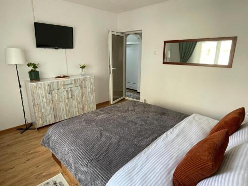 Husi Apartment | Apartament Husi