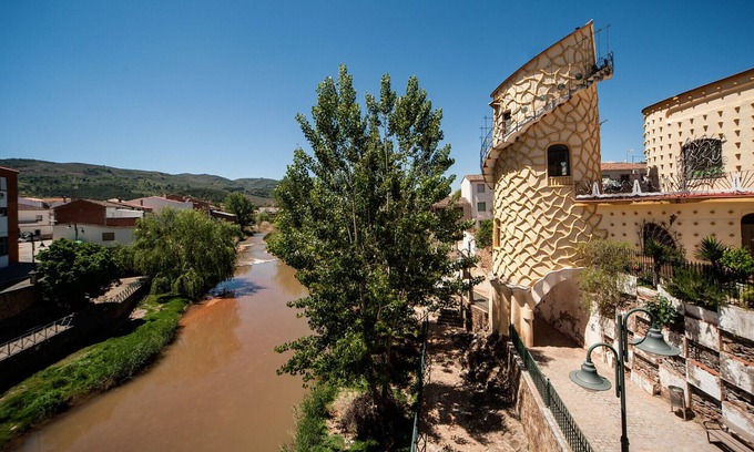 Puente De Genave House | APARTAMENTO AZAHAR 2E - Rustic apartment with free WiFi.