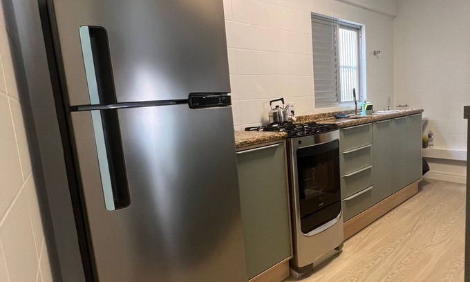 Castelo Branco Apartment | Apartamento Quadra Mar no Coração da Meia Praia SC