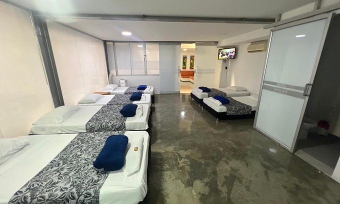 Cartago Apartment | Apartamento para grupos grandes dentro de centro comercial con frisby
