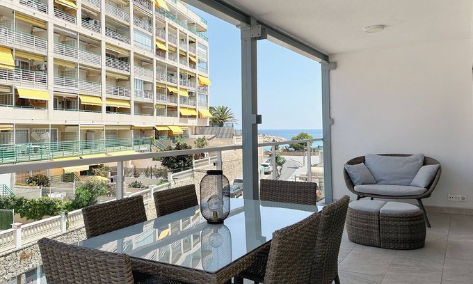 Salou City Centre Apartment | APARTAMENTO RENOVADO A 10 M DE LA PLAYA CON VISTAS AL MAR