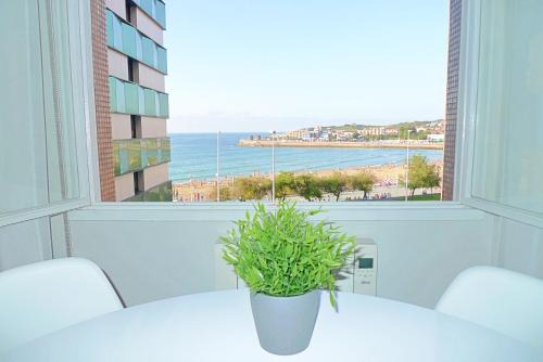 Gijon-Este Apartment | Apartamento San Lorenzo Playa. Vistas al mar.