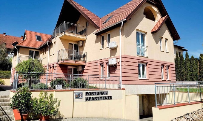 Heviz Condo | Apartement with pool and WIFI