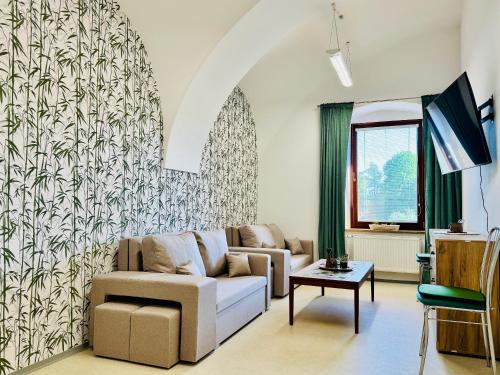 Jaromer Apartment | Apartmán HUGO
