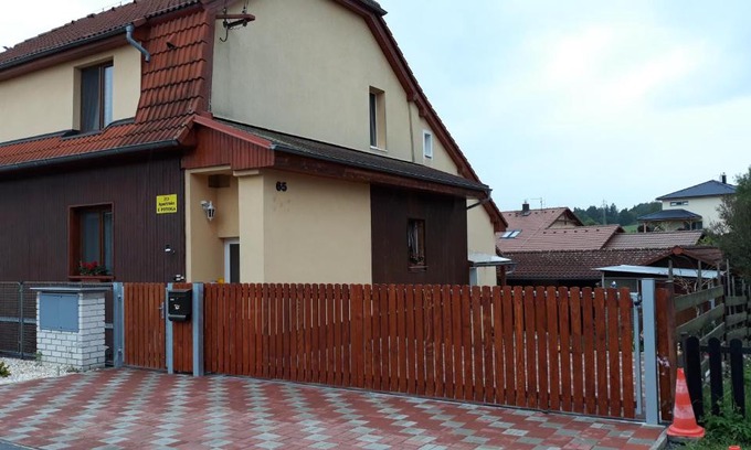 Sadov Apartment | Apartmán u potoka