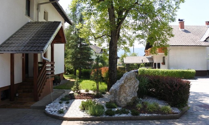 Lesce Apartment | Apartma Vrh