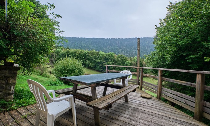 Le Sappey-en-Chartreuse Apartment | Apartment 'Gite Sappey Chartreuse' with Mountain View, Shared Garden and Wi-Fi