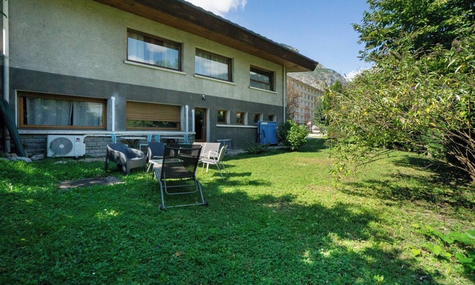 Saint-Jean-de-Maurienne Apartment | Apartment 'Chez Anna' with Mountain View, Wi-Fi and Air Conditioning
