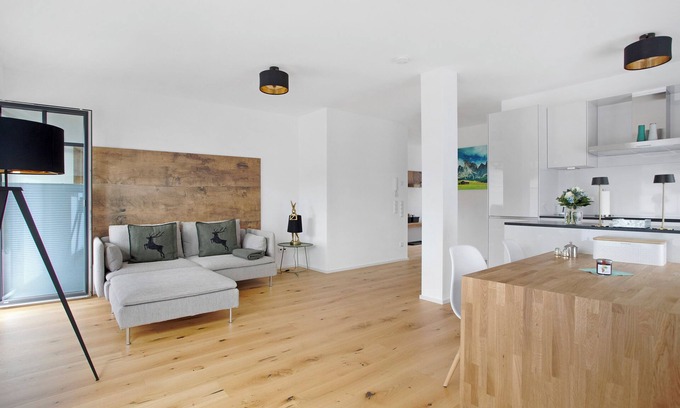 Breitbrunn a. Chiemsee Apartment | Apartment 'Design Ferienwohnung Am Chiemsee' with Private Terrace, Private Garden and Wi-Fi