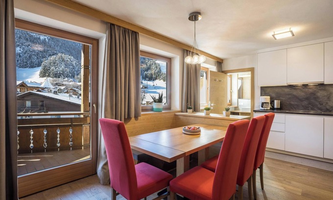 Mareo Apartment | Apartment "Rosalpina 2" in the Middle of the Ski Area with Mountain View, Wi-Fi & Balcony