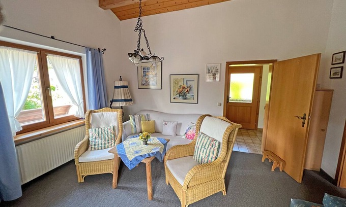 Bergen Apartment | Apartment 1 - 52 sqm, 1 extra bedroom. Max. 4 pers. First floor with balcony, parking lot