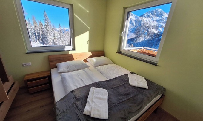 Sonnenalpe Nassfeld Apartment | Apartment '1' with Mountain View, Shared Garden and Wi-Fi