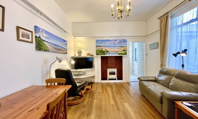 Cullercoats Apartment | Apartment 1 of 6 ground floor, quaint, at the sea