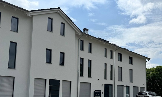 Elstal Apartment | Apartment '100 M2 Ferienloft Nähe Karls' with Shared Garden, Balcony and Wi-Fi