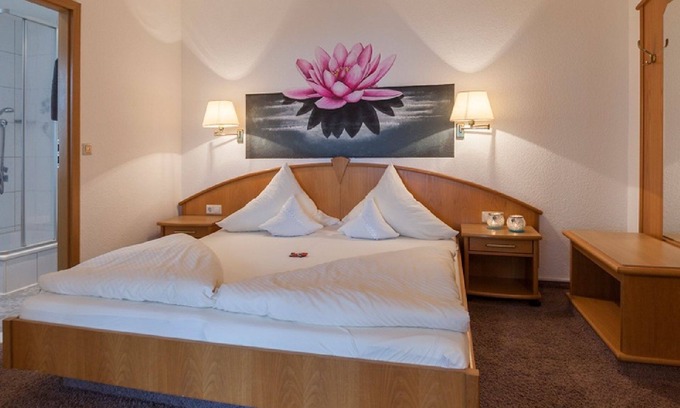 Hagnau Apartment | Apartment '101' with Shared Garden, Wi-Fi and Air Conditioning