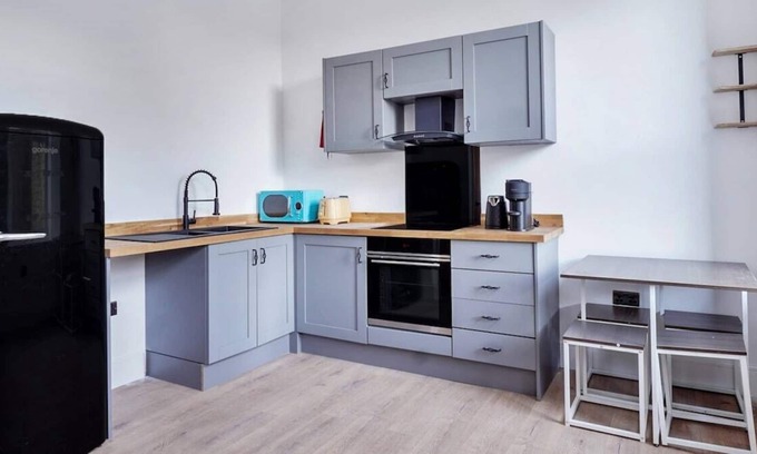 Brighouse Apartment | Apartment 11 Tudor House