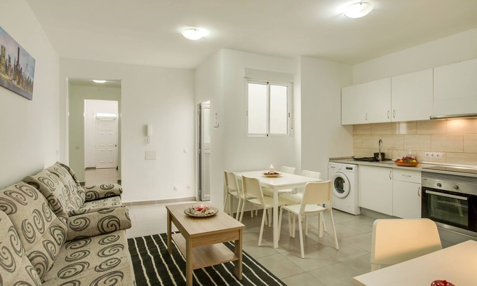 Vecindario Apartment | Apartment “1A Van Halen” close to the Sea with Wi-Fi & Fans
