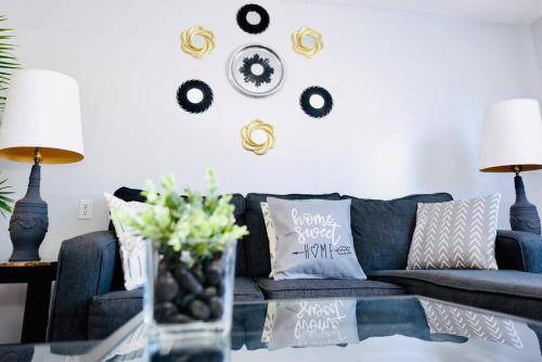 Rideau Heights Apartment | Apartment ∙ 2 bedrooms ∙ 5 guests