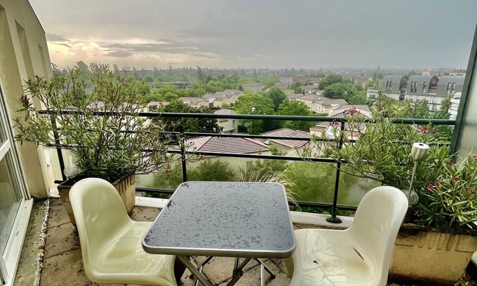 Maladiere Apartment | Apartment 2 people Toison d'Or district