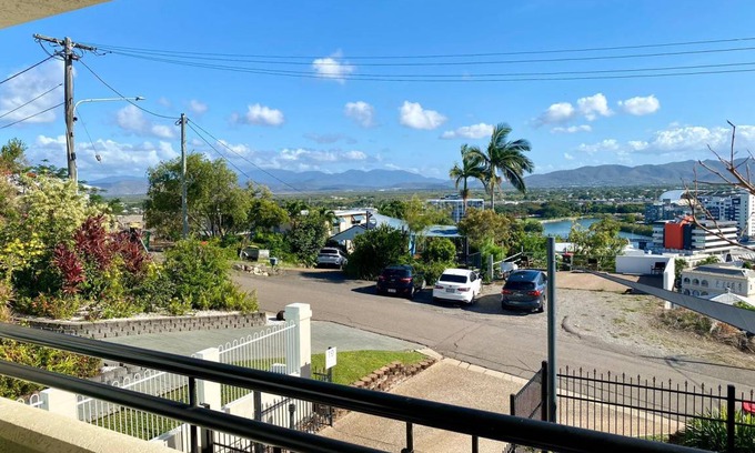 Townsville Apartment | Apartment ∙ 3 bedrooms ∙ 5 guests