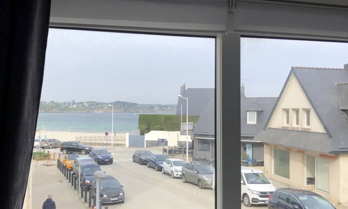 Saint-Mathieu Apartment | Apartment 30m from the beach, shops nearby,