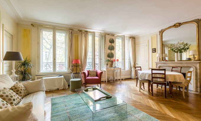 7th Arrondissement Apartment | Apartment ∙ 4 bedrooms ∙ 6 guests