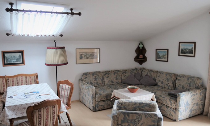 Grashof Apartment | Apartment 55 sqm, balcony, kitchen extra, 2 bedrooms, max 3 pers - WLAN