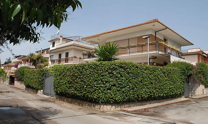 Gianola Apartment | Apartment 5P EC in the house Fiorita with outside seating 10min walk to the sea