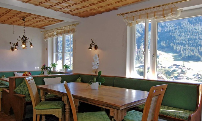 Mittelberg Apartment | Apartment 7 / 4 bedrooms - holiday home Ahorn - family Greiner