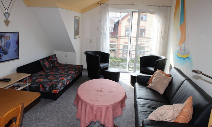Unteruhldingen Apartment | Apartment "Altbau" 2nd floor, 60sqm, 1 bedroom, 1 living/sleeping area max. 4 persons