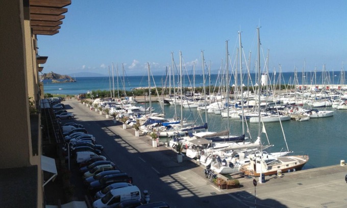 Punta Ala Apartment | Apartment a stone's throw from the sea