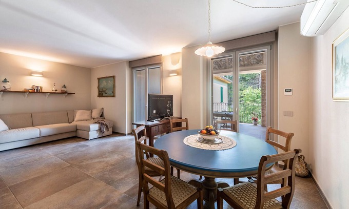 Soiano del Lago Apartment | Apartment 'Abaye 6 Cabernet - Charm' with Shared Pool, Wi-Fi and Air Conditioning