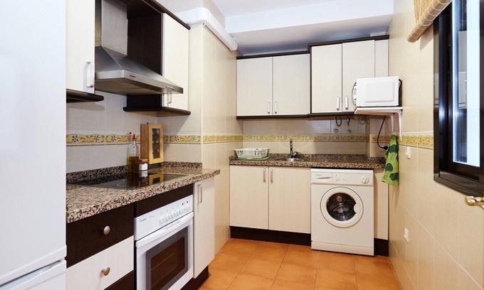 Old Town Baeza Apartment | Apartment 'Aires De Baeza' with Balcony, Wi-Fi and Air Conditioning