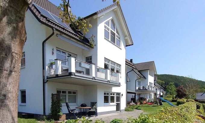 Lenne Apartment | Apartment 'Am Kamp' with Mountain View, Private Terrace and Wi-Fi