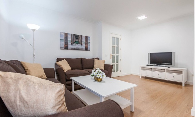 La Buhaira Apartment | Apartment 'Amicorum Parking' with Private Terrace, Wi-Fi and Air Conditioning