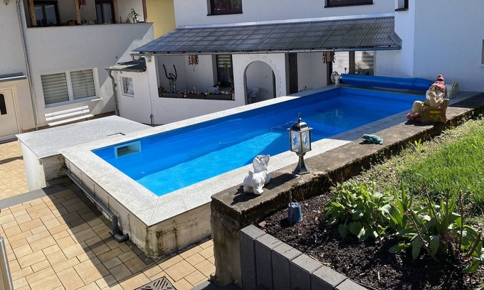 Kranichfeld Apartment | Apartment "An Der Niederburg" with Shared Pool, Shared Terrace & Wi-Fi