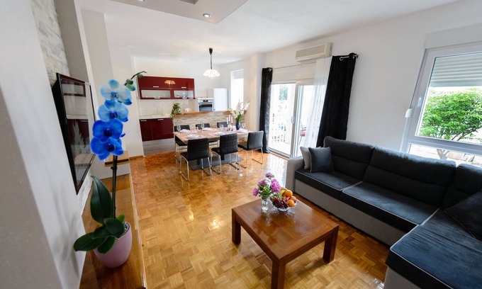 Istok Apartment | APARTMENT ANA 4+2