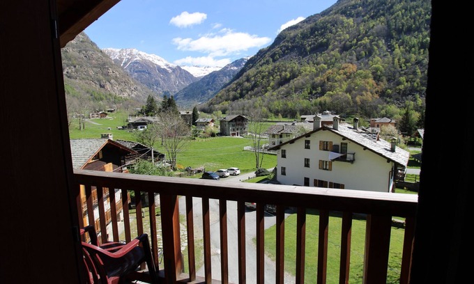 Issime Apartment | Apartment 'Anita - Issime Valle D'aosta' with Balcony