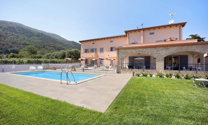 Andora Apartment | Apartment 'Antichi Ricordi - Il Frantoio' with Shared Pool, Wi-Fi and Air Conditioning