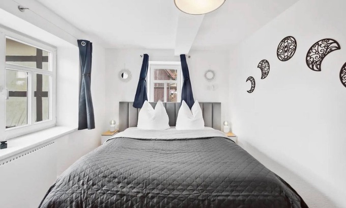 Craula Apartment | Apartment 'Apartments Am Hainich - Elsbeere' with Shared Terrace, Private Garden and Wi-Fi