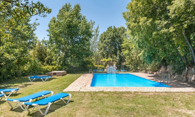 La Zubia Apartment | Apartment 'Apartamento La Cuadra' with Mountain Views, Shared Pool and Wi-Fi