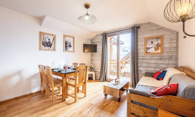 Albiez-le-Vieux Apartment | Apartment "Appartement Atlas" with Mountain View, Balcony and Wi-Fi