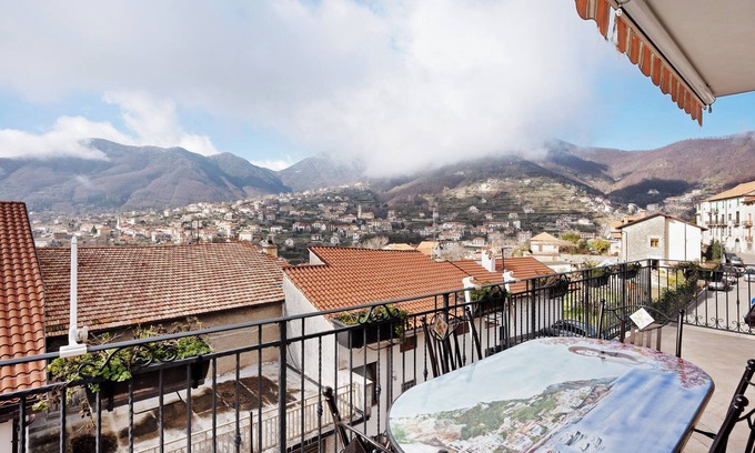 Agerola Apartment | Apartment 'Appartamento Sofia Loren' with Sea View, Wi-Fi and Air Conditioning