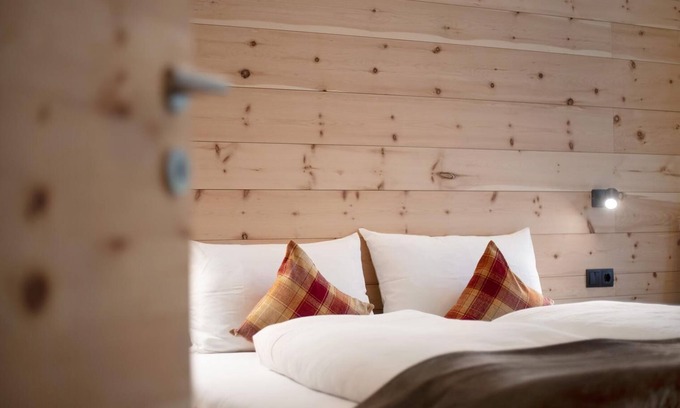 Campo Tures Apartment | Apartment "Archehof Hochzirm - Greti" with Mountain View, Sauna & Terrace