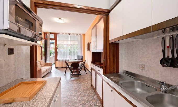 Arenzano Apartment | Apartment "Arenzano Pineta" with Covered Terrace, Balcony & Sea View